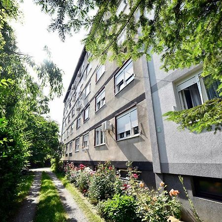 Hella 2 Apartamento Zagreb Exterior foto